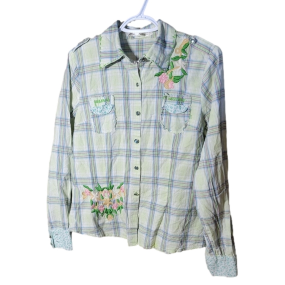 Solitaire Large distressed plaid western embroidered peal button down longsleeve
